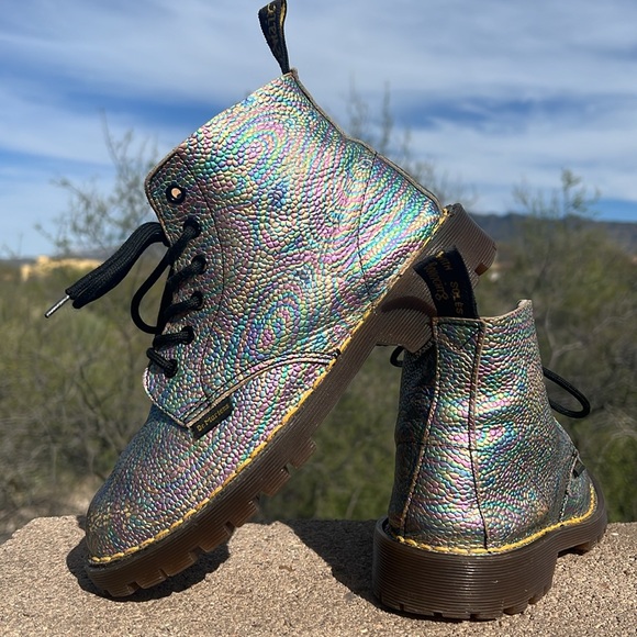 🏴󠁧󠁢󠁥󠁮󠁧󠁿 Vintage Dr. Martens MIE Rare Colorful Iridescent Ankle Boots UK 2 - Picture 4 of 17